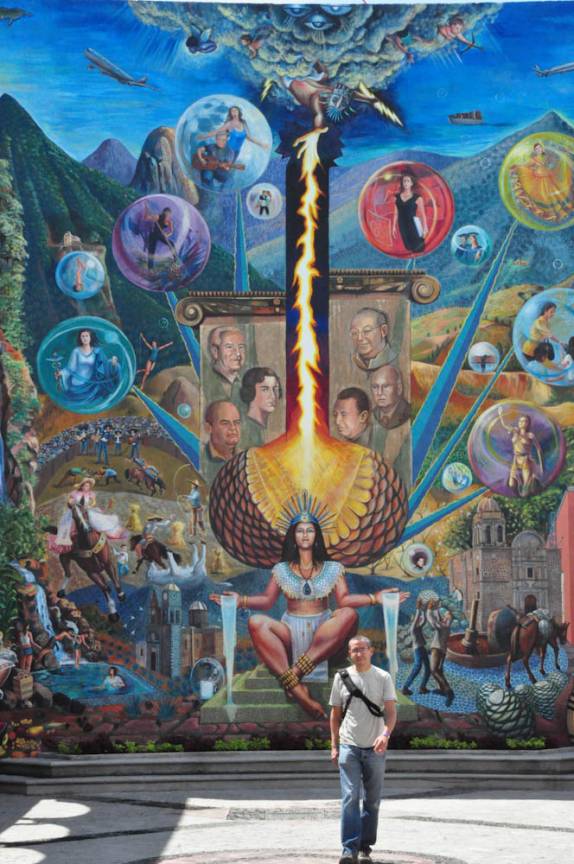 Enorme painel em parede de rua na cidade de Tequila, no México